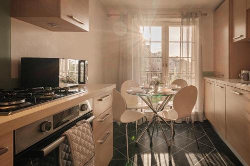 Westhill Apartment | Mackie Residence - SJA Stays - 3 Bed Apartment with parking