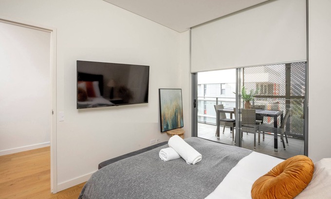 Macquarie Park Apartment | Macquarie Park vibrant 2-bedroom apartment