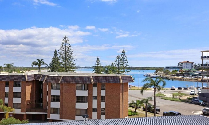 Port Macquarie Apartment | MACQUARIE TOWERS 16 - Nice Stroll to Town