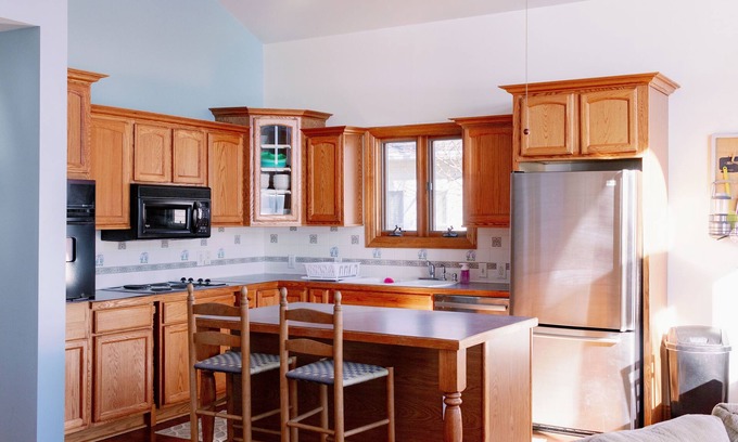 Lakeview House | Mad River Mountain & Ohio Caverns Lake Front Property