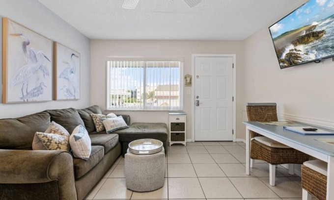 Madeira Beach Condo | Madeira Beach Cozy 1-Bedroom Second-Floor Condo at Tropic Breeze #17