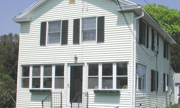 Madison House | Madison Beach House Just Steps To Private Beach On LI Sound at 11 Pent Rd