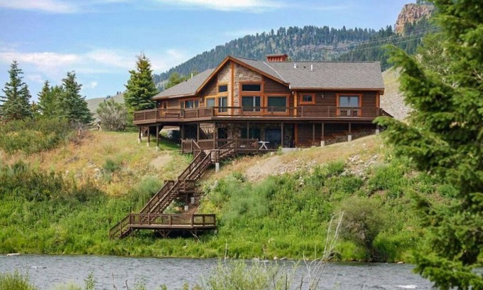 Big Sky House | Madison Bend River House -TOP FLOOR-