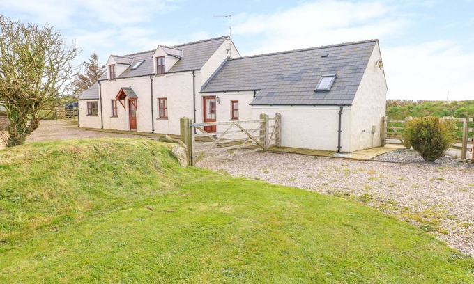 St Brides Cottage | MAERDY CWTCH, family friendly, character holiday cottage in Solva