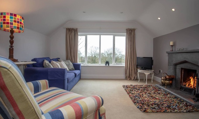 Marianglas Cottage | MAES Y CREGYN, pet friendly, country holiday cottage in Marianglas