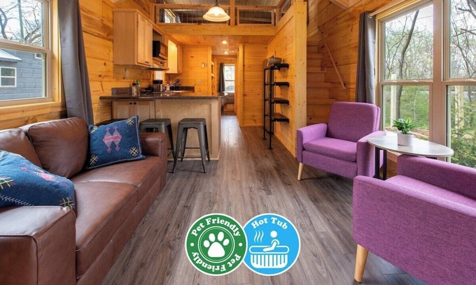 Lookout Valley Neighborhood Association Apartment | Maggie Cabin | Enjoy Nature from a Forest Hot Tub