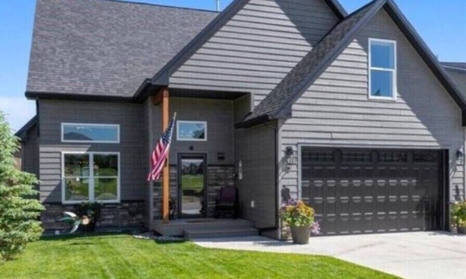 Red Lodge House | Maggie's Place-Ski/Hike/Soak in Hot tub!