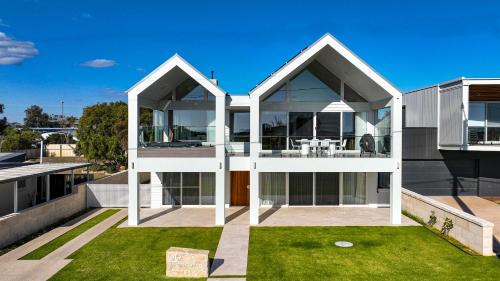 Waterhouse House | Magic Beach - Wifi Beach Views