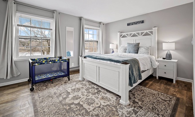 Yorkville Condo | Magic River, just remodeled! River front! W/D, Garage, FastWiFI