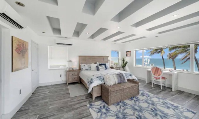 Hollywood Lakes House | *Magical Beachfront King Escape*nn