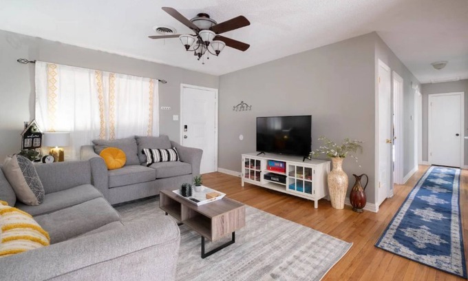 Amarillo House | Magical Carpet Cottage