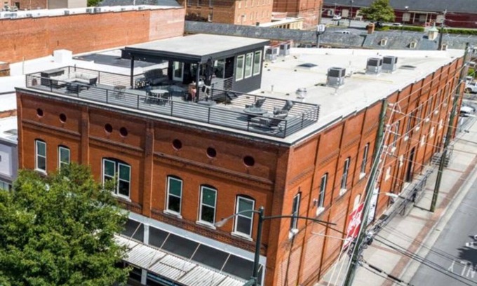 Rome House | Magical Luxury Loft - 6 Bedroom 10 King/Queen Beds - ON BROAD STREET!