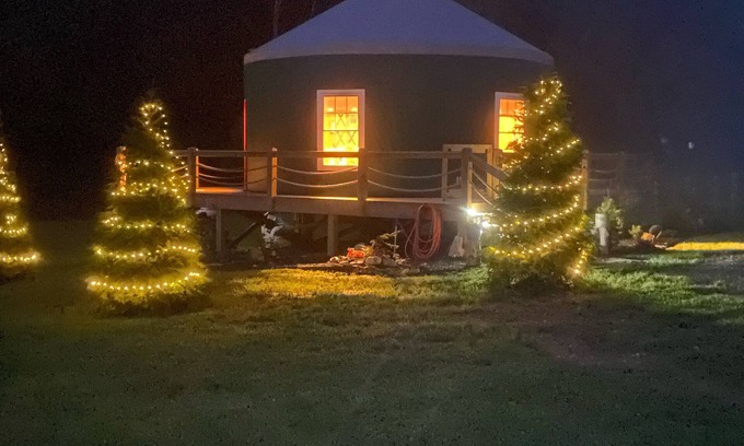 Dugspur House | Magical Riverside Yurt, hot tub & the BRPW, pet friendly near Floyd, Va