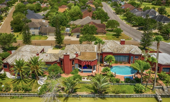 Harlingen House | Magical Waterfront Birdwatching
