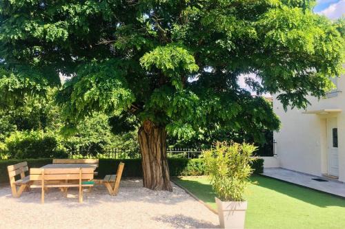 Saint-Florent-sur-Auzonnet House | MAGNANERIE LEONY : Maison au calme avec jardin