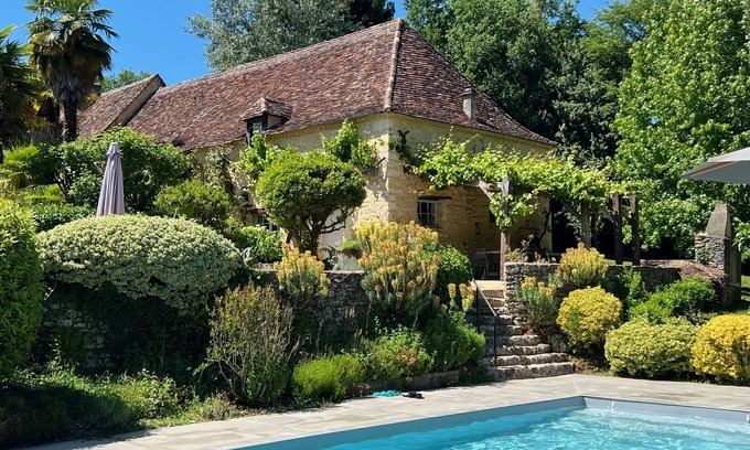 Saint-Felix-de-Villadeix Cottage | Magnificent 17th-century Périgord farmhouse for 14 people