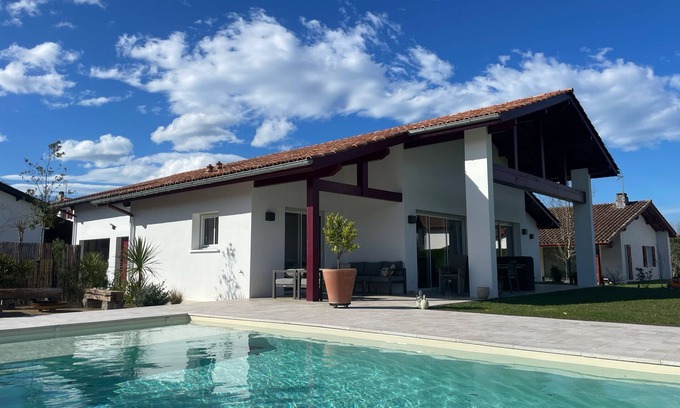 Saint-Pee-sur-Nivelle House | Magnificent Basque house with heated pool overlooking nature