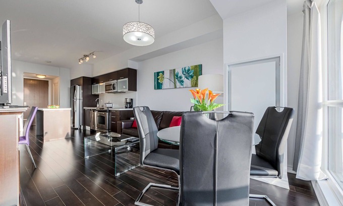 Bay Street Corridor Condo | Magnificent 1 + Den condo (Sleeps 6) near Sick Kids hospital with 1 FREE Parking