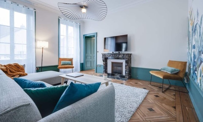Lons-le-Saunier Apartment | Magnificent apartment for 8 people with a hyper-center terrace