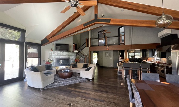Basalt House | Magnificent Basalt Home! 15 minutes to Aspen. Perfect for One or TWO families!