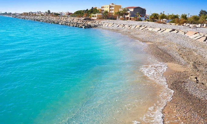 La Llosa Apartment | Magnificent Beach Apartment with Swimming Pool