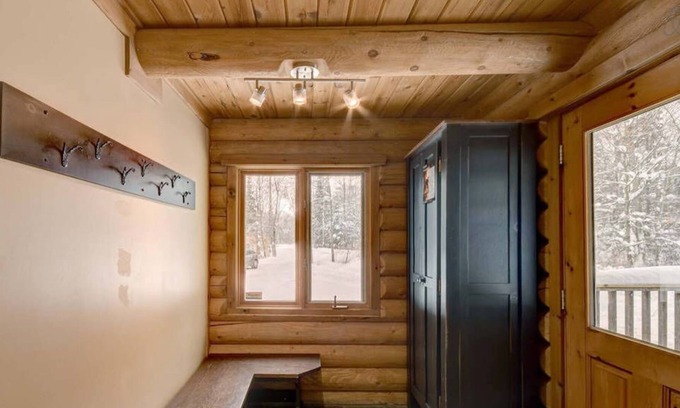 Labelle Ski Chalet | Magnificent Chalet By The Water
