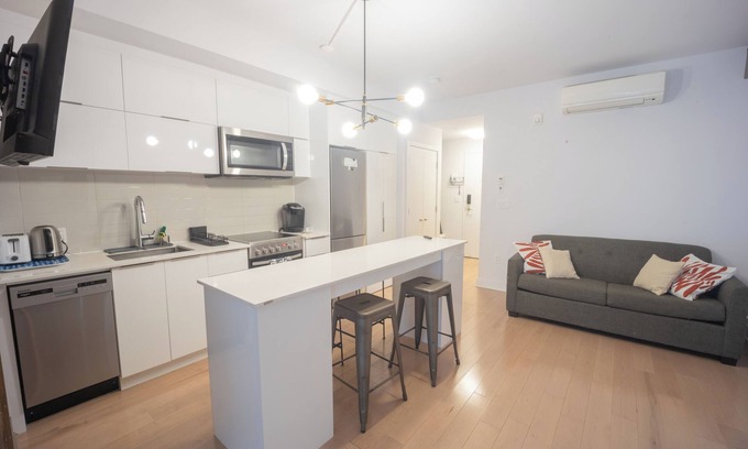 Milton Park Condo | Magnificent condo in downtown with parking - 5 mins to Metro