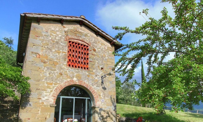 Petrognano Cottage | Magnificent detached house with panoramic views