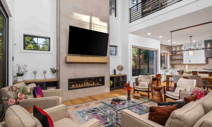 Lake Oswego House | Magnificent Lake Oswego Luxury Estate, Incredible Indoor/Outdoor Living w/Fireplace, Game Room