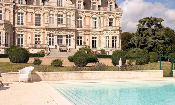 Bourg-dIre Other | Magnificent Louis XIII-style château in perfect condition