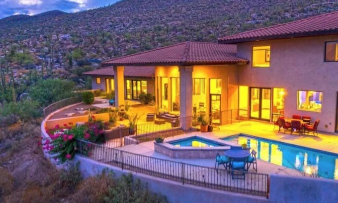 Tucson House | MAGNIFICENT MOUNTAINSIDE ESTATE W/STUNNING VIEWS!