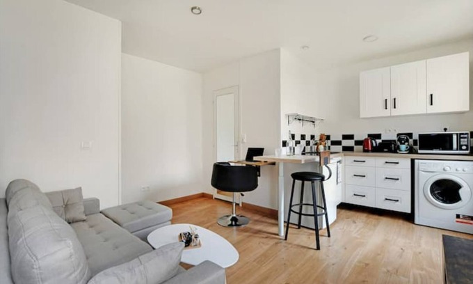 Charenton-le-Pont Apartment | Magnificent new studio (just outside Paris)