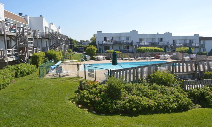 Montauk Apartment | Magnificent Ocean View -Steps away from ocean!