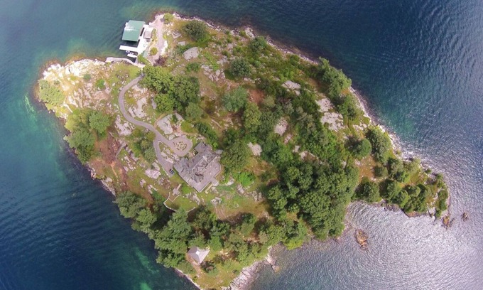 Frontenac House | Magnificent Private Island in one of America’s Most Beautiful and Fun Rivers nn