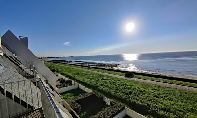Damgan Apartment | Magnificent sea view, direct access to the beach. 4-person apartment