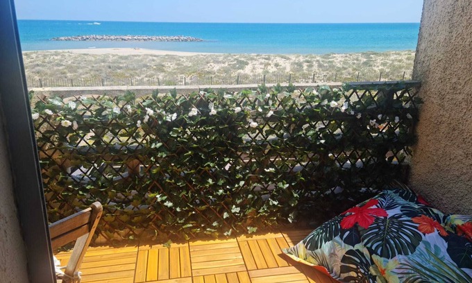 Le Barcares Apartment | MAGNIFICENT SEAFRONT APARTMENT (20m) WITH VERY LARGE TERRACE DIRECT BEACH