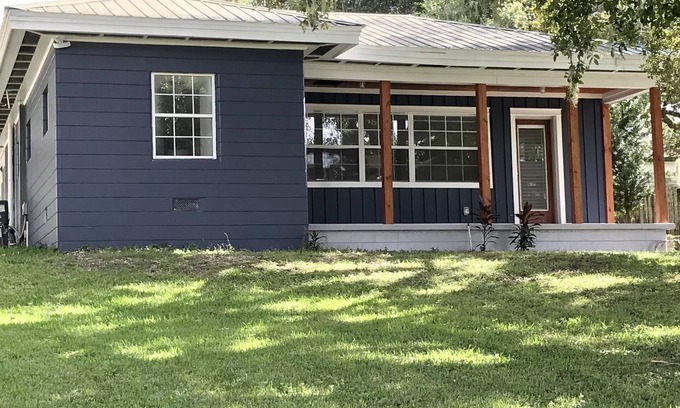 Auburndale House | Magnificent Sunsets on the Lake with new cheaper rates!