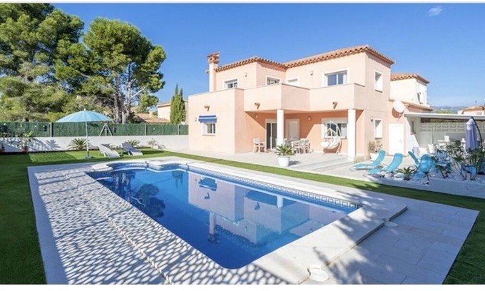 Les Tres Cales Villa | MAGNIFICENT VILLA/SUMMER KITCHEN 8 pers. POOL/WIFI/NETFLIX 4 bd/2 baths