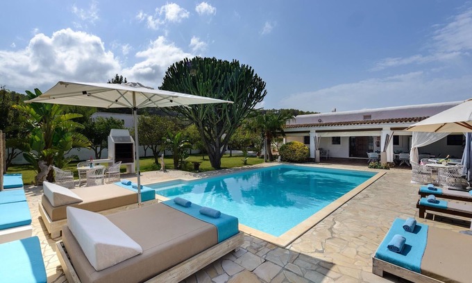 Santa Eulalia del Rio Villa | Magnificent villa in quiet area, ideal for families and friends *JULY OFFER*.