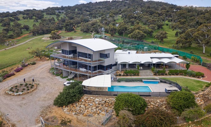 Baskerville House | Magnificient Four Bedroom Home, Amazing Views