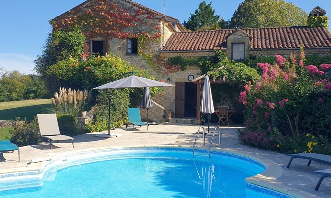 Carves House | MAGNIFICIENT STONE PROPERTY WITH PRIVATE POOL SET IN AN IDYLIC MATURE GARDEN