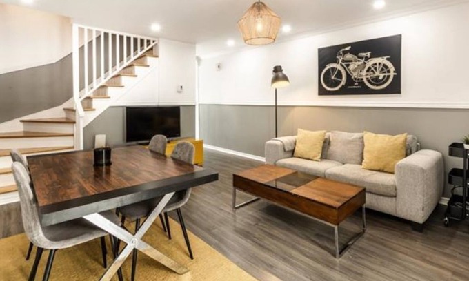 Laval House | Magnifique propriété à louez, superbe secteur!!