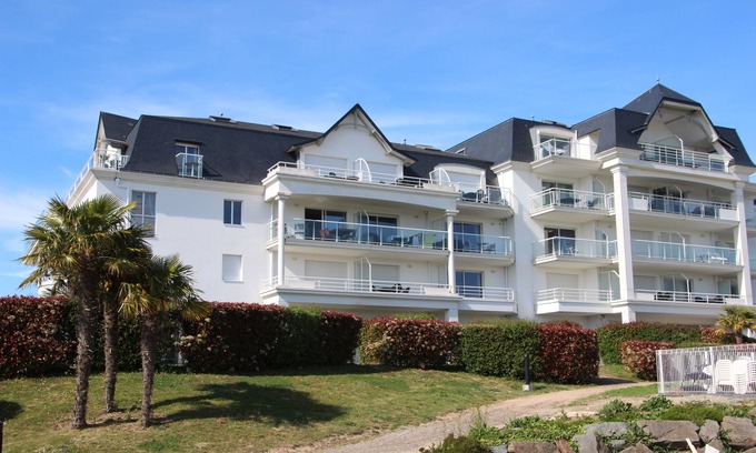 L'Aiguillon-sur-Vie Apartment | Magnifique vue sur Golf Avec Piscine, Tout Confort