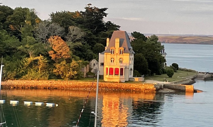 Treboul Apartment | Magnifique vue mer Appartement T3 vue baie de Douarnenez port de Tréboul