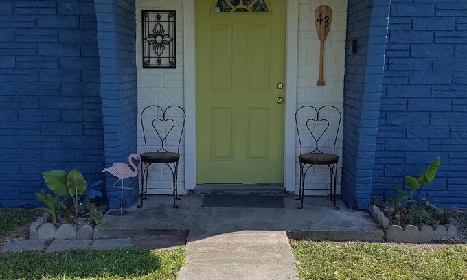 Port Lavaca House | Magnolia Beach cottage good for families or fishing groups