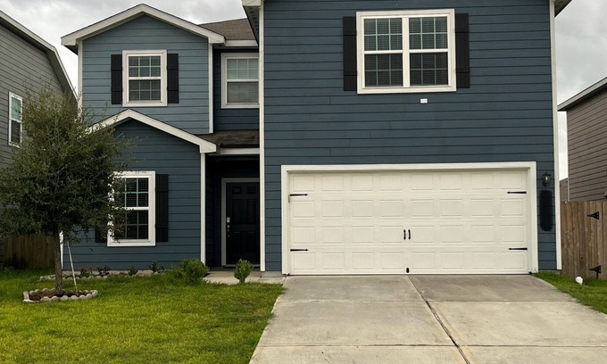 Waller County House | Magnolia Blooms: Spacious 5-BR 3.5 BA, tranquil, vibrant community.