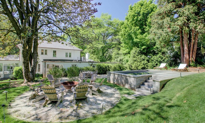 Barracks Rugby House | Magnolia Hill | 4 Bed, 3.5 Bath