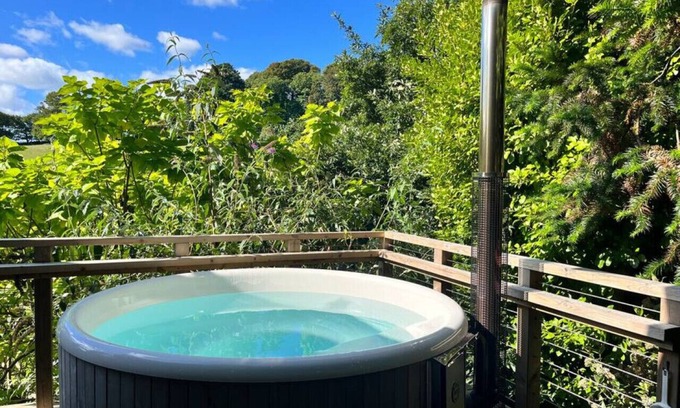 Kingsbridge Cabin | Magnolia Lodge @ Lower Coombe Royal with Hot Tub