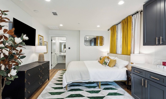 South 7th Ward Hotel | Magnolia Room at Faubourg Orleans, ADA Compliant King Bedroom with Kitchenette