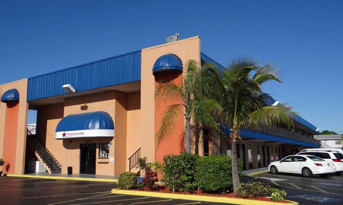 Bayshore Gardens Hotel | Magnuson Hotel Bradenton